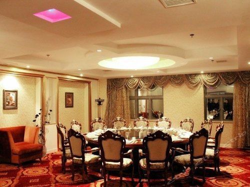 Hotel Ramada By Wyndham Pudong 4*