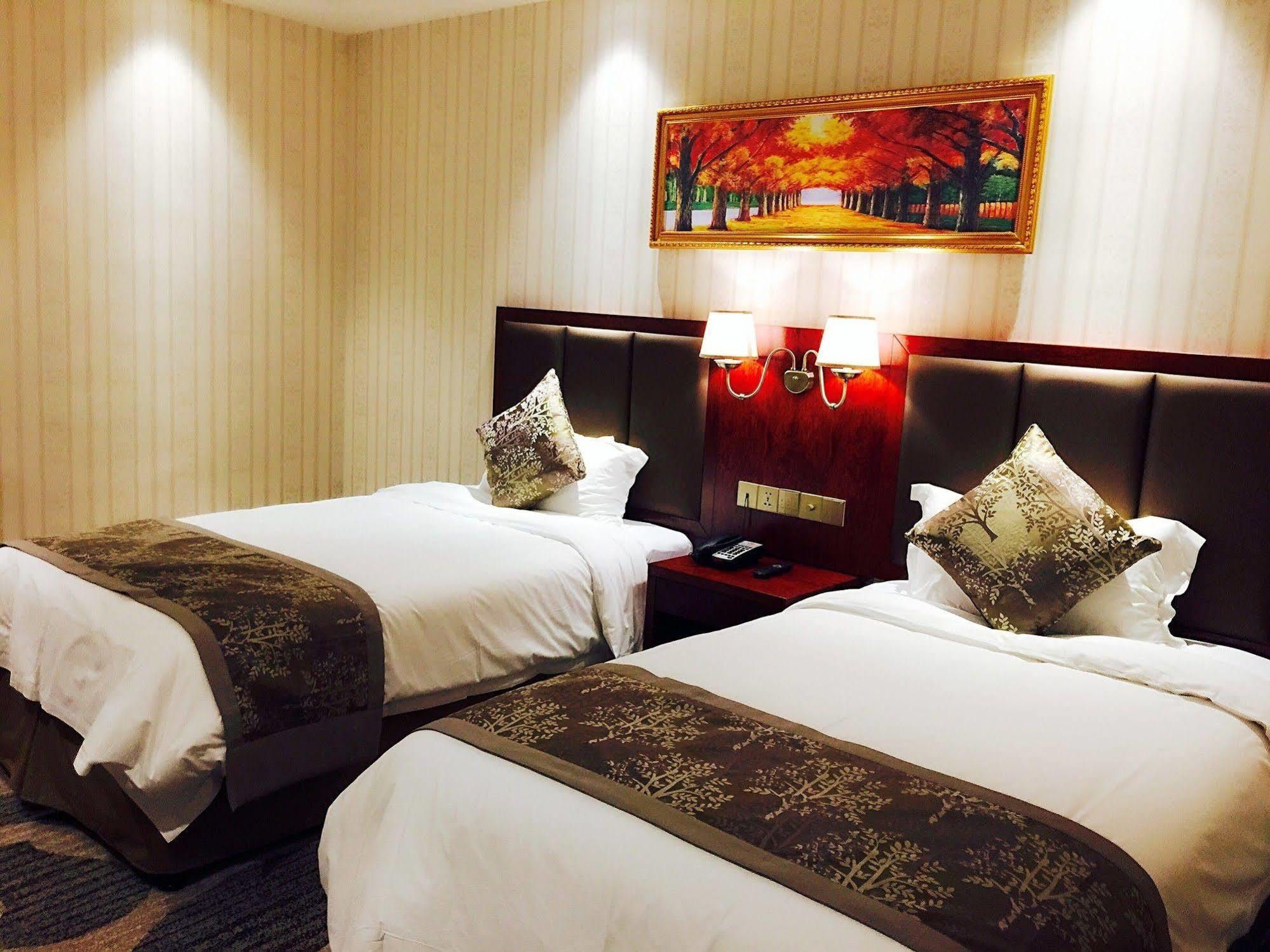 Hotel Ramada By Wyndham Pudong 4*